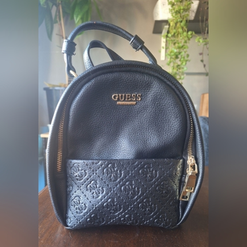 Euc GUESS Black Mini Backpack